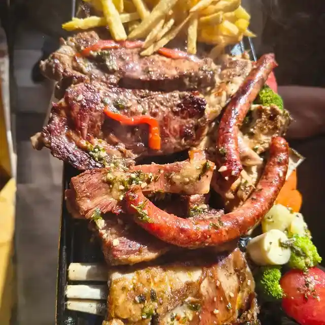 Bife Ancho e Bife de Chorizo argentino no Restaurante Cacerola Campos do Jordão